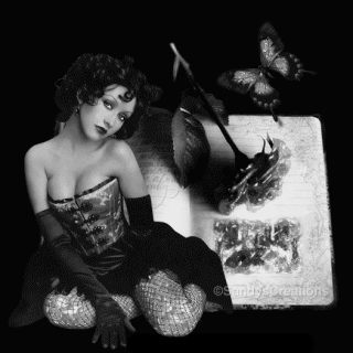 sexy et sensuelle voila pour moi la definition de la femme.(juste women)