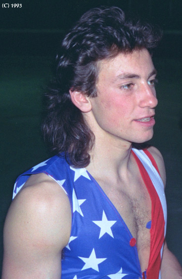 patinage triple axel et back-flip