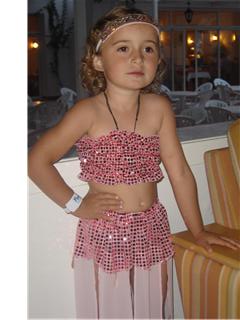 petite ilona cherie en tunisie elle est toute jolie